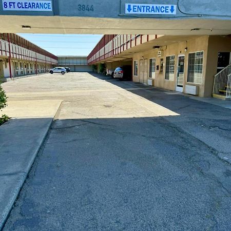 Regency Inn Fresno Esterno foto