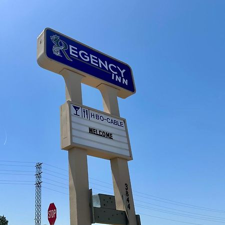 Regency Inn Fresno Esterno foto