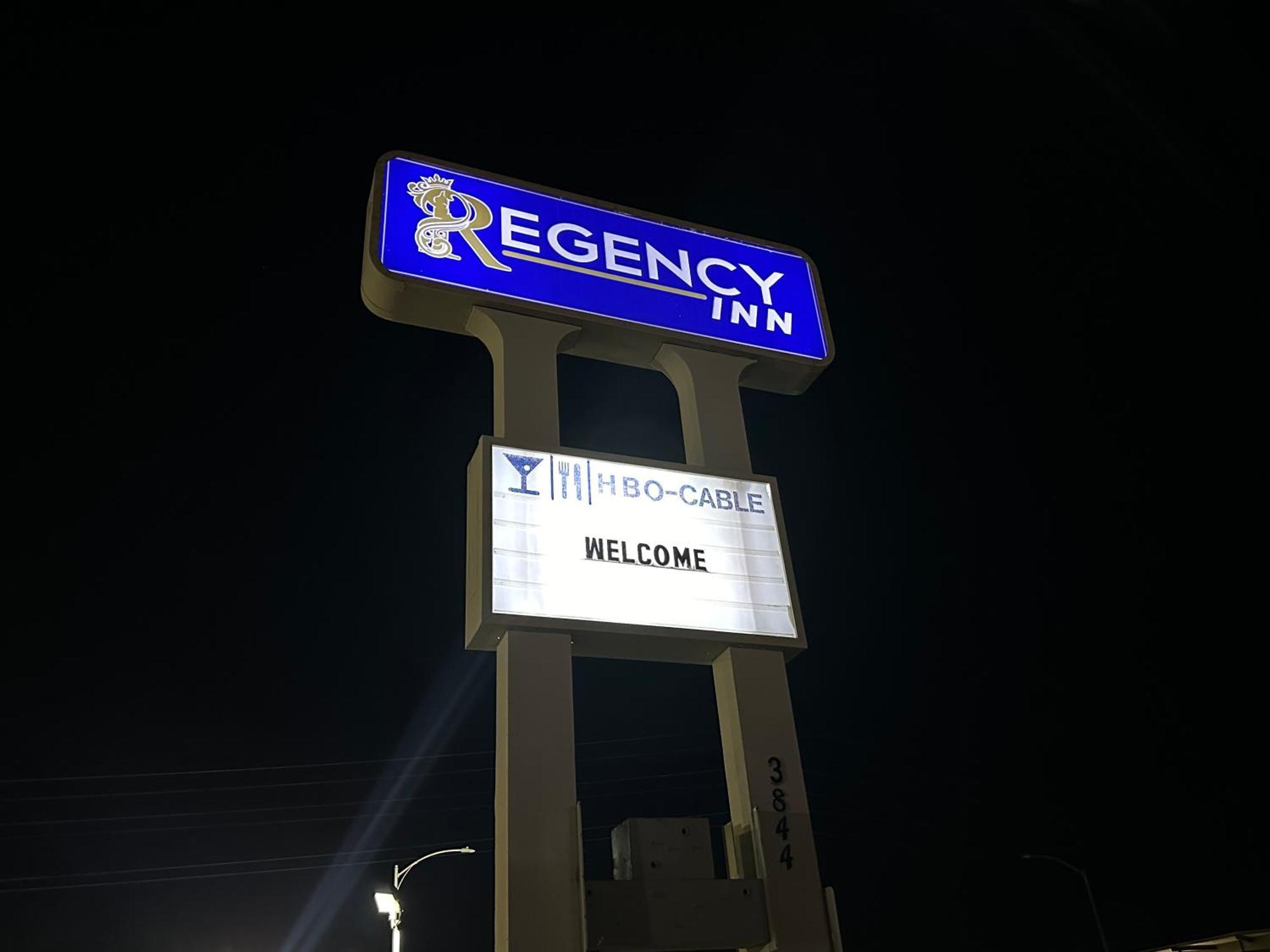 Regency Inn Fresno Esterno foto