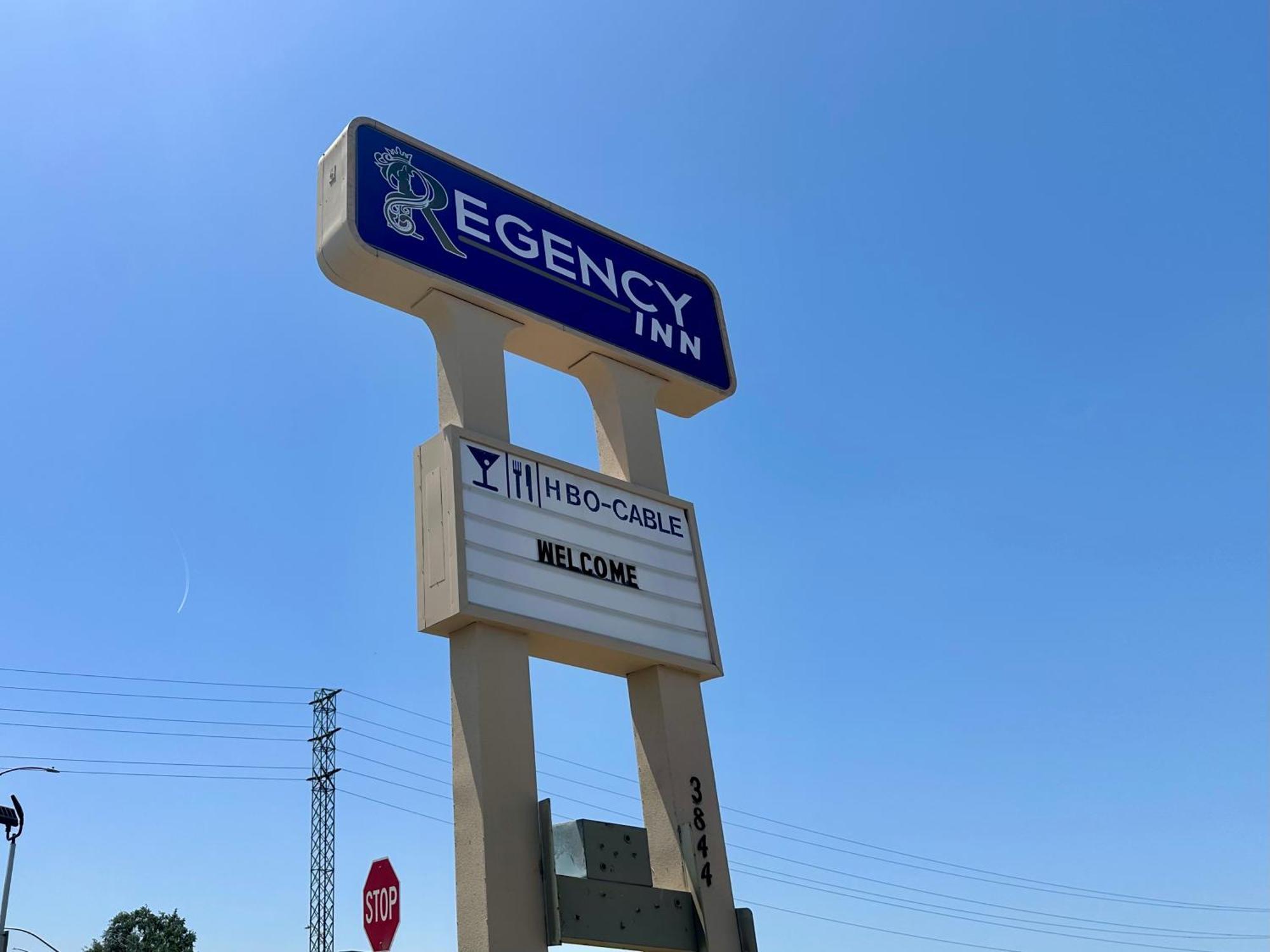 Regency Inn Fresno Esterno foto