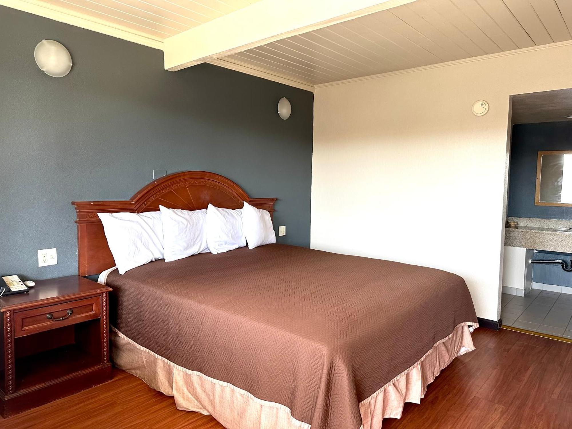 Regency Inn Fresno Esterno foto